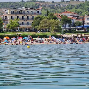 Hotel Plaza, Hanioti